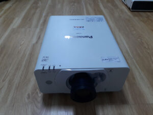 Máy chiếu Hội Trường Panasonic PT-DW530 đã chiếu 621 giờ
