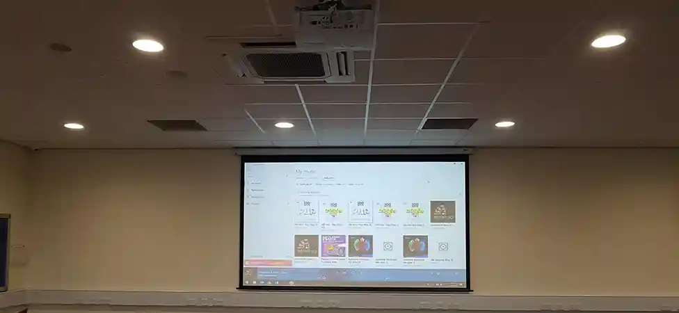 Máy chiếu phòng hội trường