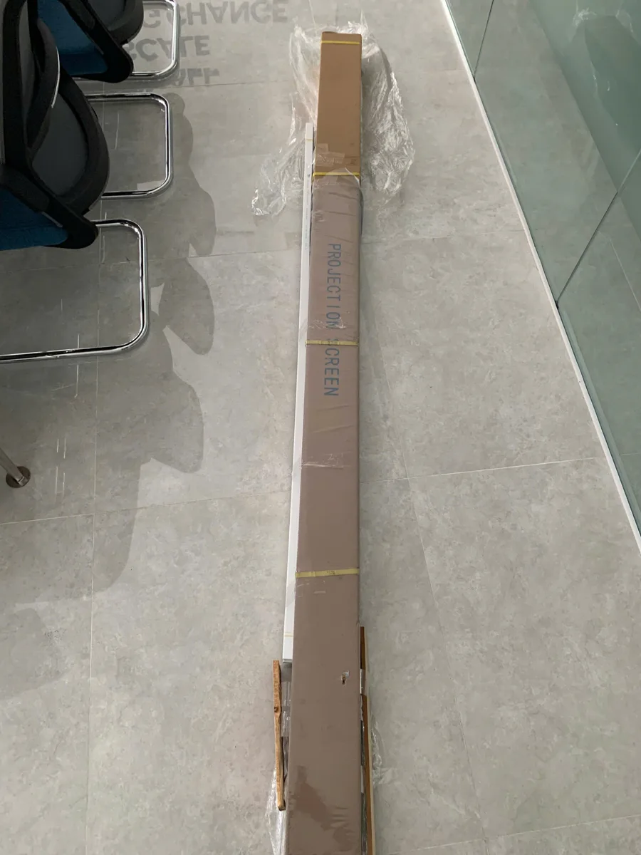 Màn chiếu điện Dalite 100 inch giao tới phòng họp